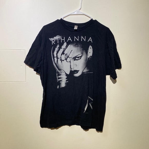 Rihanna Last Girl On Earth Tour 2010 Tee Shirt. - Picture 1 of 3